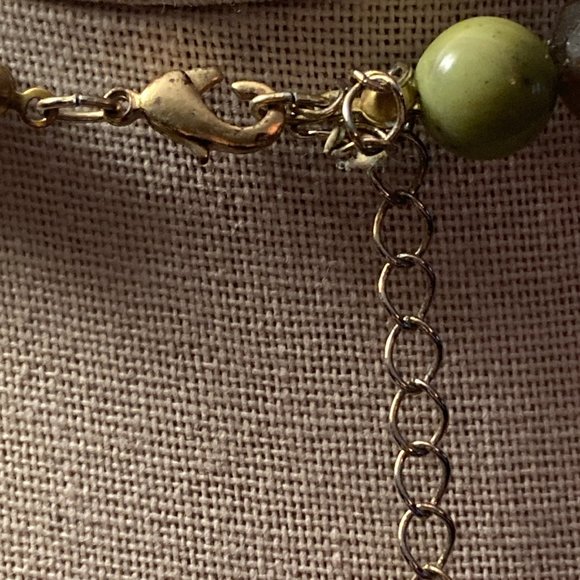 Vintage collar length necklace with large, framed cabochon pendant. - Picture 4 of 4